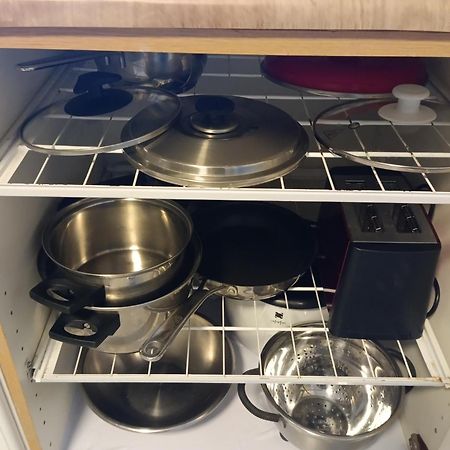 Renovated Semi- Basement 2 Bedrooms Furnished Apartment - Close To Everything In 莫斯 外观 照片
