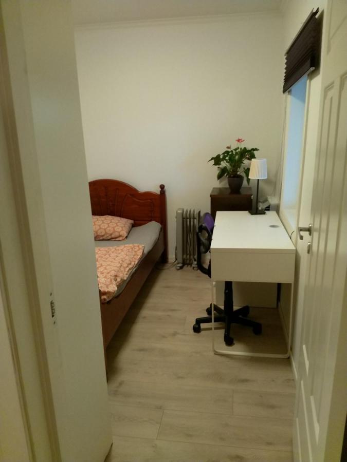 Renovated Semi- Basement 2 Bedrooms Furnished Apartment - Close To Everything In 莫斯 外观 照片