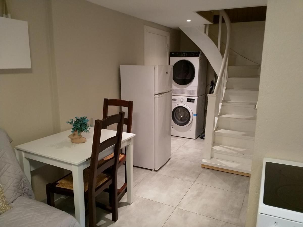 Renovated Semi- Basement 2 Bedrooms Furnished Apartment - Close To Everything In 莫斯 外观 照片