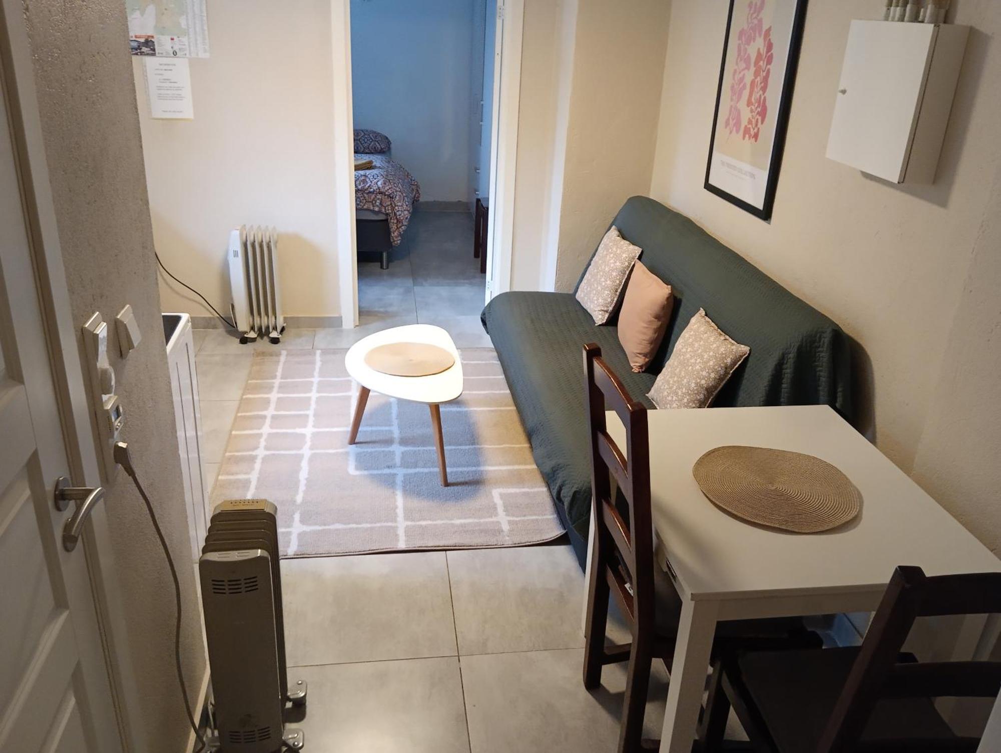 Renovated Semi- Basement 2 Bedrooms Furnished Apartment - Close To Everything In 莫斯 外观 照片