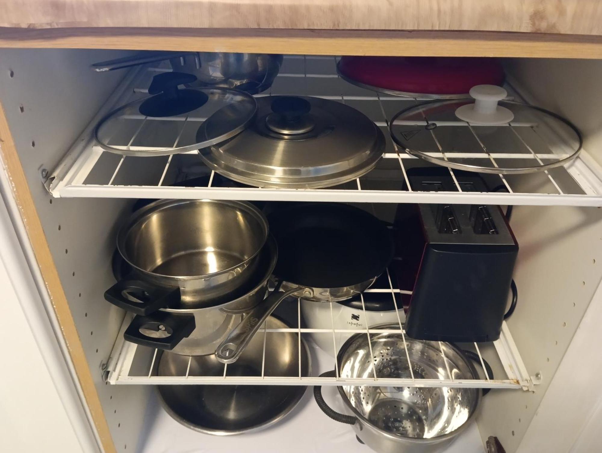 Renovated Semi- Basement 2 Bedrooms Furnished Apartment - Close To Everything In 莫斯 外观 照片